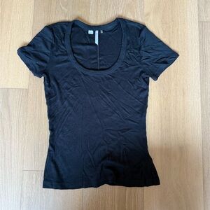 Travis Mathew Black Short Sleeve ribbed Tee